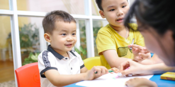 Những bài hát tiếng Anh cho học sinh tiểu học: Bé tự tin hát, học từ mới nhanh.