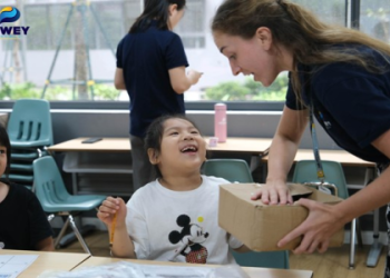 Bé học màu sắc: Mẹo cho bé nhớ cực lâu dễ dàng.