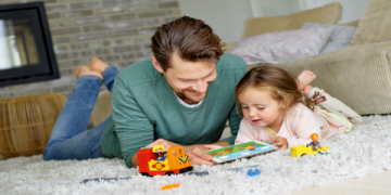 Làm sao để bé học màu sắc đơn giản, mẹ xem ngay bài này nhé.