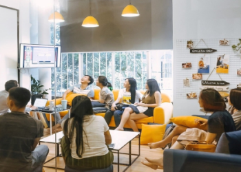 Lớp học tiếng Anh cho người lớn tuổi TPHCM nào tốt, dễ học?