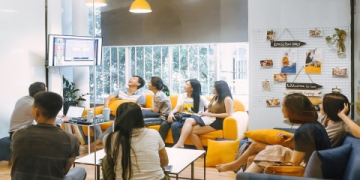 Lớp học tiếng Anh cho người lớn tuổi TPHCM nào tốt, dễ học?