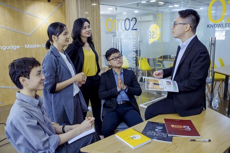 Trung tâm tiếng Anh uy tín TPHCM: So sánh học phí và chất lượng