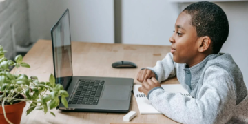 Tiếng anh cho người mới bắt đầu: Lộ trình học bài bản dễ hiểu tại nhà.