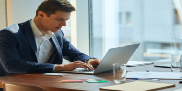 Học tiếng Anh dễ dàng với chương trình đào tạo tiếng Anh cho doanh nghiệp của chúng tôi.