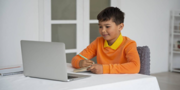 Phương pháp học tiếng Anh trực tuyến cho bé tốt nhất: Bé học vui, nhớ lâu, phát âm chuẩn.