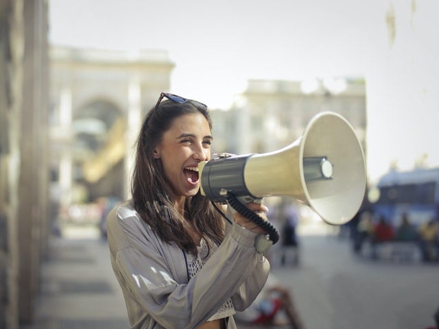 Bạn nói tiếng Anh chưa chuẩn? Cách sửa lỗi phát âm tiếng Anh hiệu quả tại nhà.