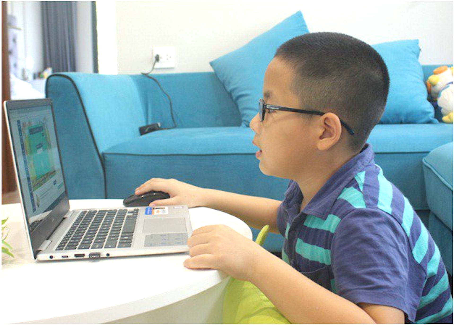 Con bạn tiến bộ nhanh chóng nhờ lớp học tiếng anh online cho trẻ em hiệu quả.