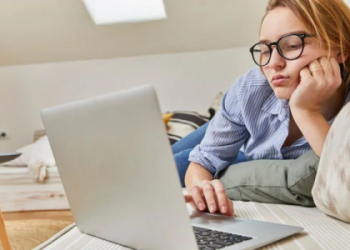 Học online tiếng Anh giao tiếp siêu đỉnh, khám phá bí quyết nói trôi chảy ngay.