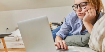 Học online tiếng Anh giao tiếp siêu đỉnh, khám phá bí quyết nói trôi chảy ngay.