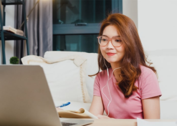 Luyện tiếng anh giao tiếp online mỗi ngày: Cải thiện kỹ năng nhanh chóng.