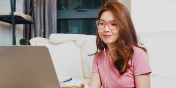 Luyện tiếng anh giao tiếp online mỗi ngày: Cải thiện kỹ năng nhanh chóng.