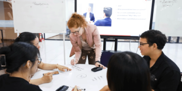 Nói tiếng Anh tự tin hơn – Khóa học tiếng Anh giao tiếp cho người đi làm TPHCM.