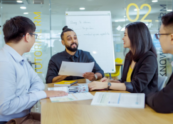 Tiếng Anh cho người đi làm online: Ở nhà vẫn học tốt, không lo tốn thời gian đi lại.