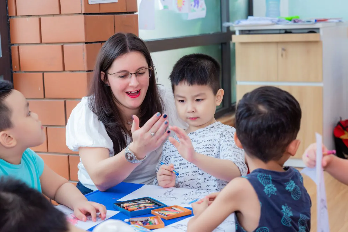 Gợi ý trung tâm tiếng Anh cho học sinh tiểu học: Môi trường học tập thân thiện, hiệu quả.