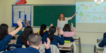 Học tiếng Anh với người nước ngoài online mọi lúc, học mà vui, không hề thấy chán.