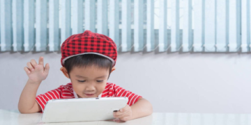 Con Yếu Tiếng Anh? Mách mẹ cách học tiếng anh online cho học sinh cấp 2 hiệu quả bất ngờ.