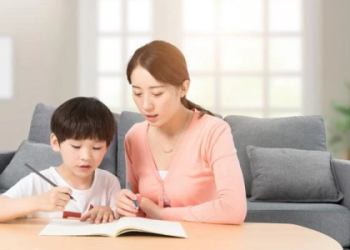 Cho bé tìm giáo viên dạy tiếng Anh online: Ba mẹ cần biết gì để con học tốt hơn.