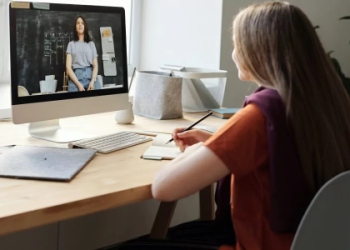 5. Học tiếng Anh với người nước ngoài 1 kèm 1: Phương pháp cá nhân hóa tối ưu