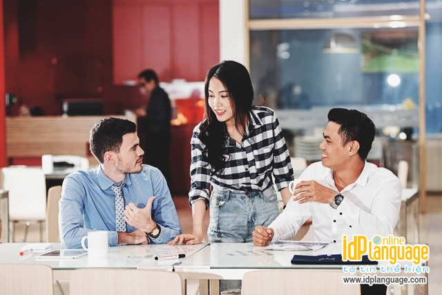 Học tiếng Anh giao tiếp online ngay tại nhà, tiết kiệm thời gian đi lại.