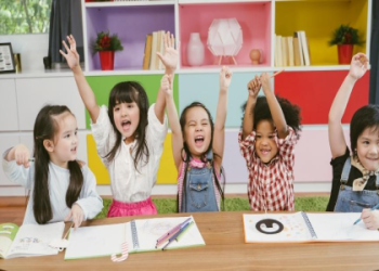 Hướng dẫn phonics cho bé 4 tuổi cực dễ, con tự tin ghép vần đọc truyện tranh.