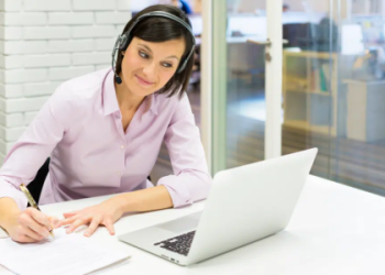 Bạn thắc mắc em trai đọc tiếng anh là gì? Younger brother là câu trả lời nhé.