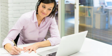 Bạn thắc mắc em trai đọc tiếng anh là gì? Younger brother là câu trả lời nhé.