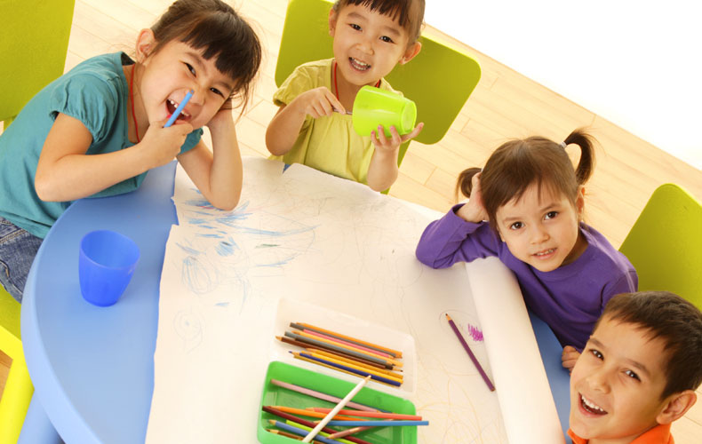 Lớp học tiếng Anh cho bé 4 tuổi tại nhà hay trung tâm sẽ tốt hơn?