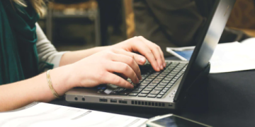 Tuyệt chiêu nói tiếng Anh hay: chương trình học tiếng anh miễn phí.