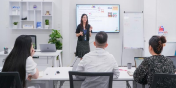 Cần cải thiện giao tiếp? học tiếng anh trực tuyến 1 kèm 1 rất ổn.