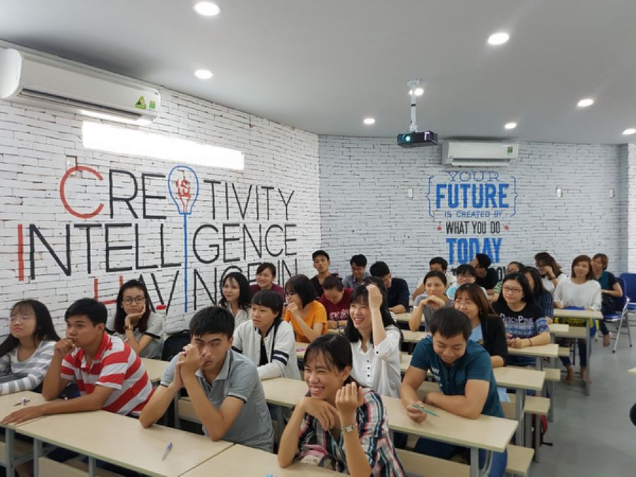 Trung tâm tiếng Anh cho sinh viên TP.HCM: Sinh viên review tốt, rất đáng tiền.