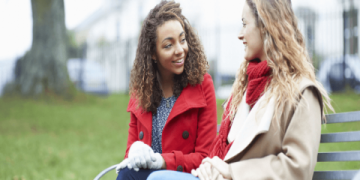 Học tiếng Anh giao tiếp online với người nước ngoài: Mẹo hay giúp bạn tiến bộ nhanh chóng.