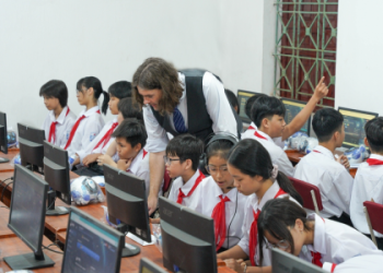 Review trung tâm tiếng Anh cho người đi làm: Kinh nghiệm chọn lớp học tốt nhất.