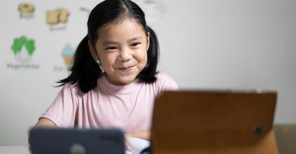 Có nên cho con học tiếng anh online không Lợi ích nào dành cho con bạn